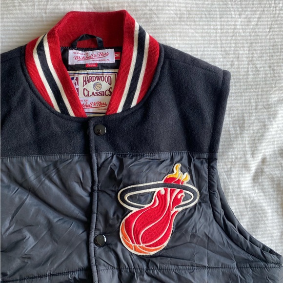 NBA Miami Heat puffer vest Mitchell & Ness Hardwood Classic 🏀 - Picture 2 of 8